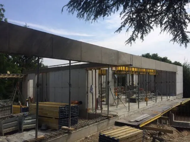 Construction d'une structure en porte-à-faux géant