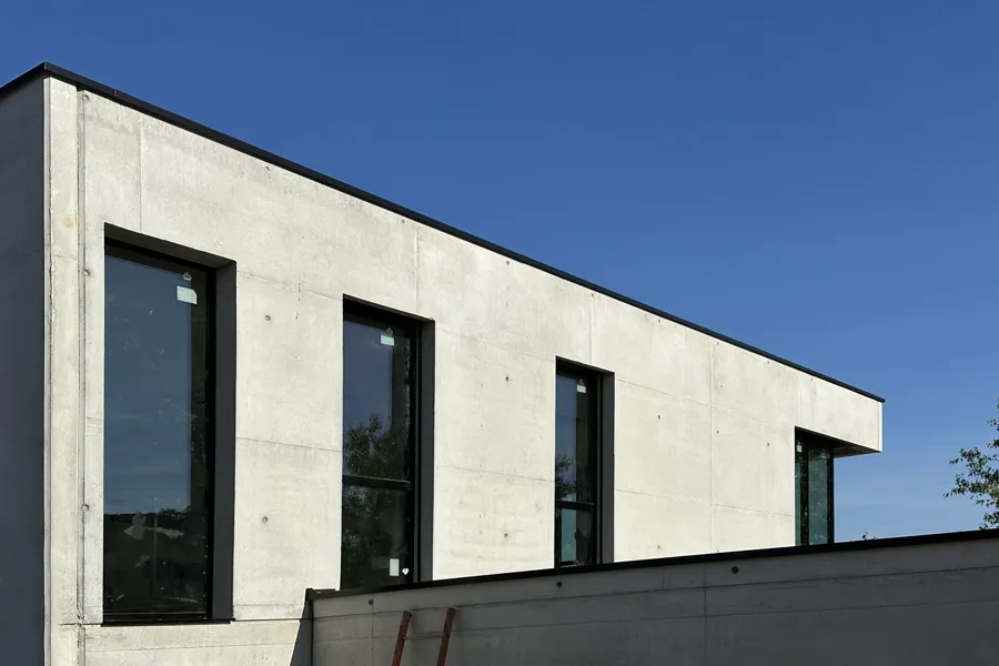 Détail d'une maison d'architecte en béton architectonique