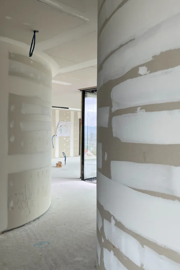 Plâtrerie tout en courbe lors d'un suivi de chantier et maîtrise d'œuvre sur Lyon - Maltez Construction