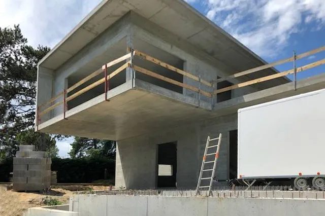 Porte-à-faux géant aux abords de Lyon