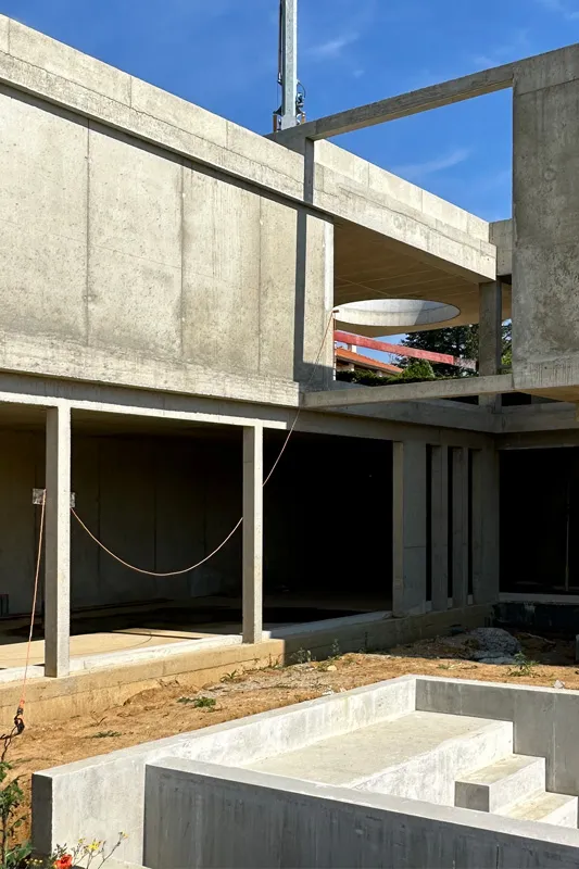 Formes géométriques d'une construction en béton