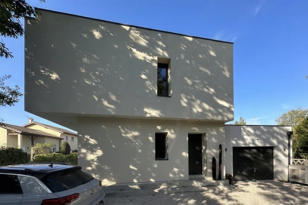 Réhabilitation en maison cubique à partir d'une maison ancienne