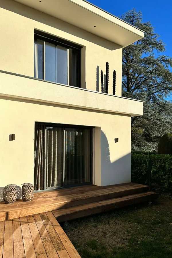 Réhabilitation en maison moderne à partir d'une maison ancienne