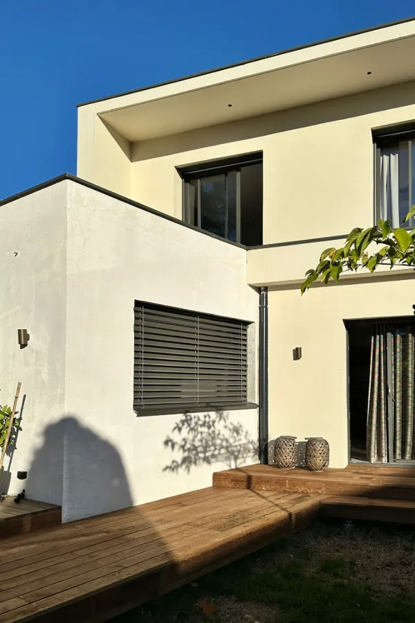 Réhabilitation en maison moderne sur maison ancienne